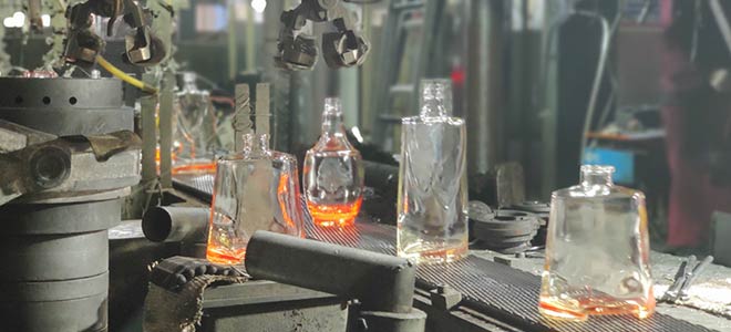 Chai thủy tinh 700ml có đắt hơn Chai 750ml không?