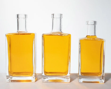Đế thủy tinh nặng hình vuông chai rượu Gin 750ml cao cấp có Vai phẳng